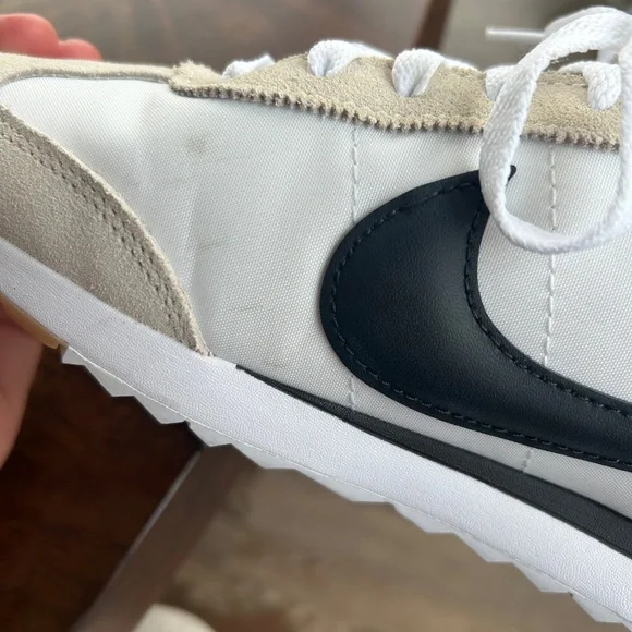 Nike Pacific - Size 7.5 Women's - Worn Once - Picture 9 of 9